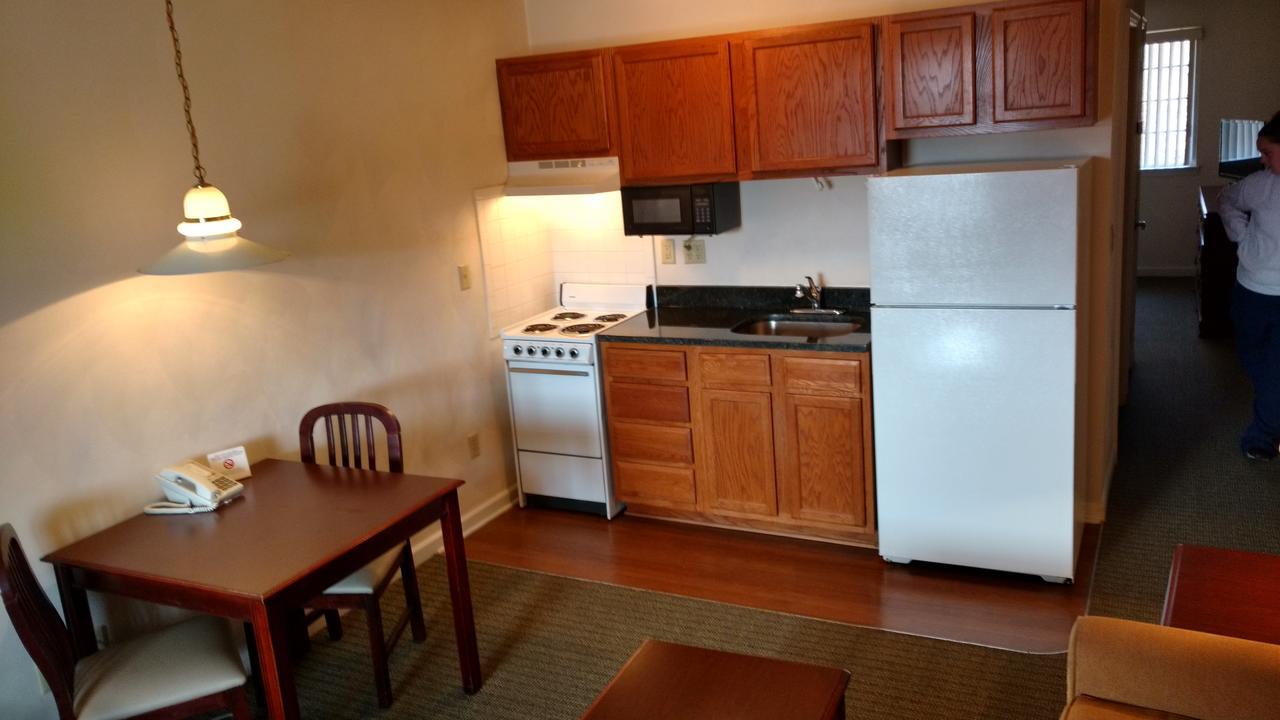 Affordable Suites ชาร์ลอตต์สวิลล์ ภายนอก รูปภาพ